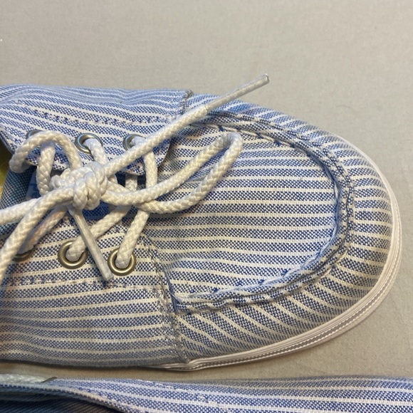 Keds striped boat shoe. 9 - Picture 3 of 7